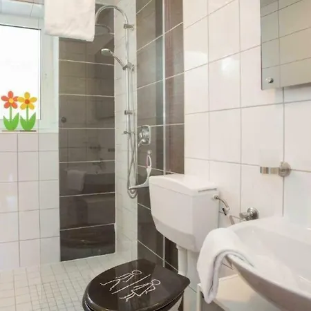 Mit Grosser Sonnenterrasse Apartament